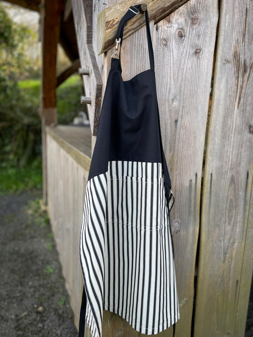 COUNTRY KITCHEN APRON - Black