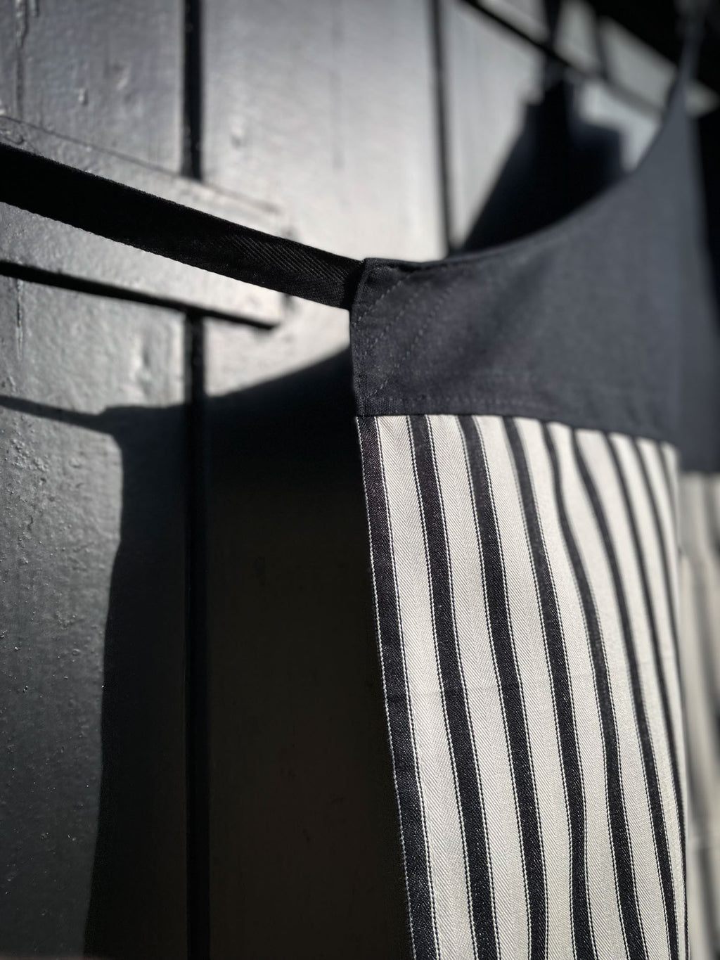 COUNTRY KITCHEN APRON - Black